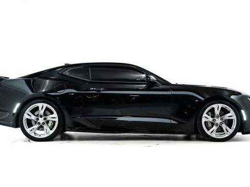 Used 2019 Chevrolet Camaro SS RWD image 5