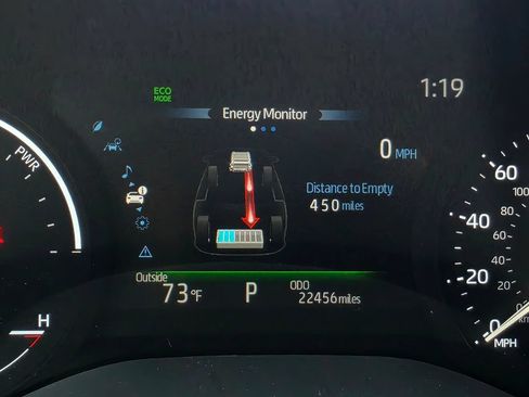 Used 2026 Toyota Sienna XLE FWD image 35