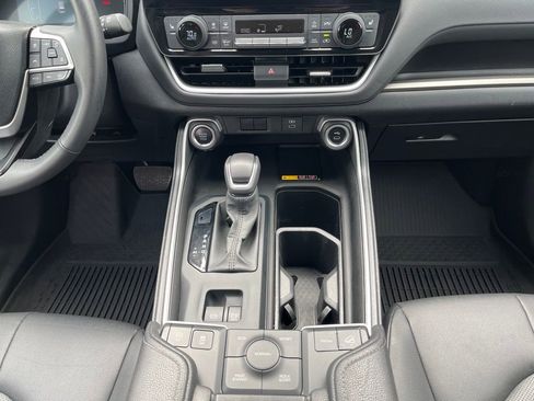 Used 2024 Toyota Grand Highlander XLE AWD/4WD image 20