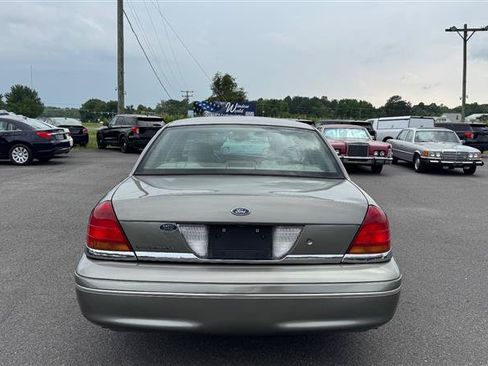 Used 2003 Ford Crown Victoria LX RWD image 9
