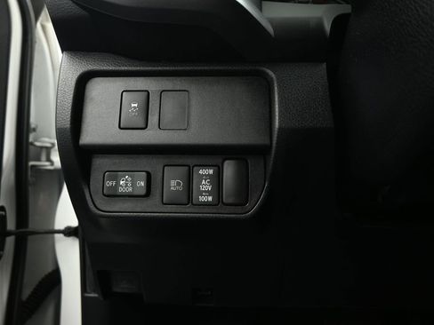 Used 2022 Toyota Tacoma TRD Off-Road w/ Technology Package AWD/4WD image 11