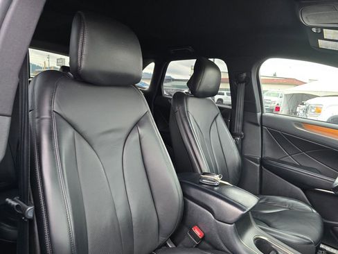 Used 2018 Lincoln MKC Select w/ Select Plus Package image 2