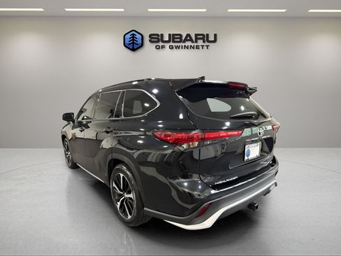 Used 2022 Toyota Highlander XSE FWD image 3