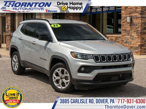 Used 2025 Jeep Compass Latitude AWD/4WD image 1