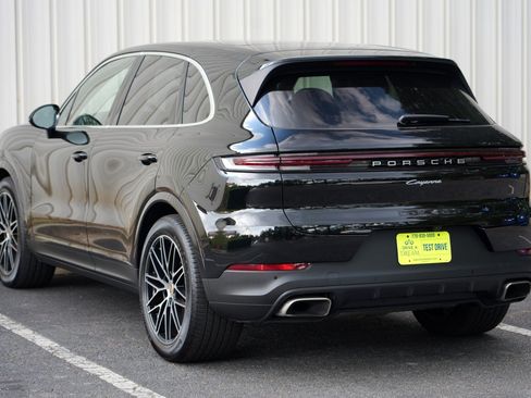 Used 2024 Porsche Cayenne AWD/4WD image 55