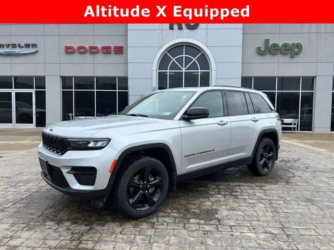 Used 2025 Jeep Grand Cherokee Altitude AWD/4WD image 1