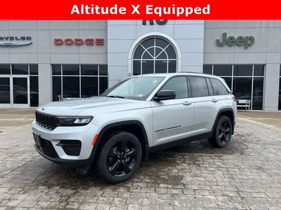Used 2025 Jeep Grand Cherokee Altitude