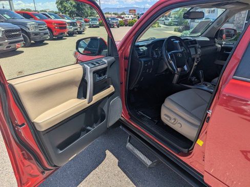 Used 2019 Toyota 4Runner SR5 Premium AWD/4WD image 8