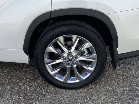 Used 2025 Toyota Highlander Limited image 9