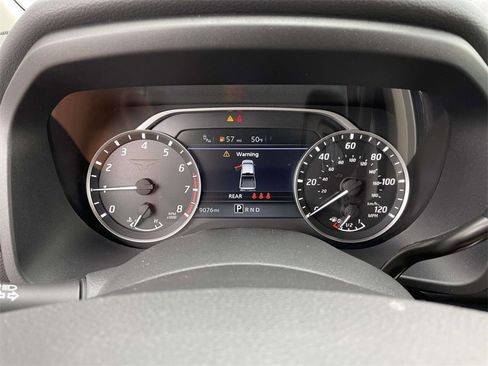 Used 2024 Nissan Titan SV w/ SV Convenience Package image 21