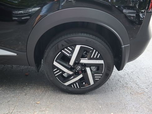 Used 2025 Nissan Kicks SV image 9