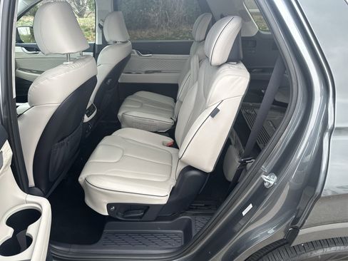Used 2024 Hyundai Palisade Calligraphy image 19