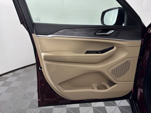 New 2025 Jeep Grand Cherokee L Limited image 31