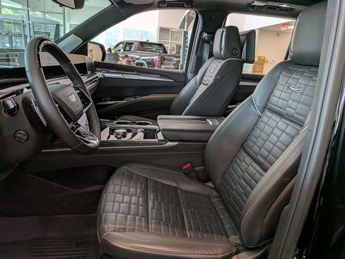 Certified 2025 Cadillac Escalade V w/ LPO, Floor Liner Package AWD/4WD image 24