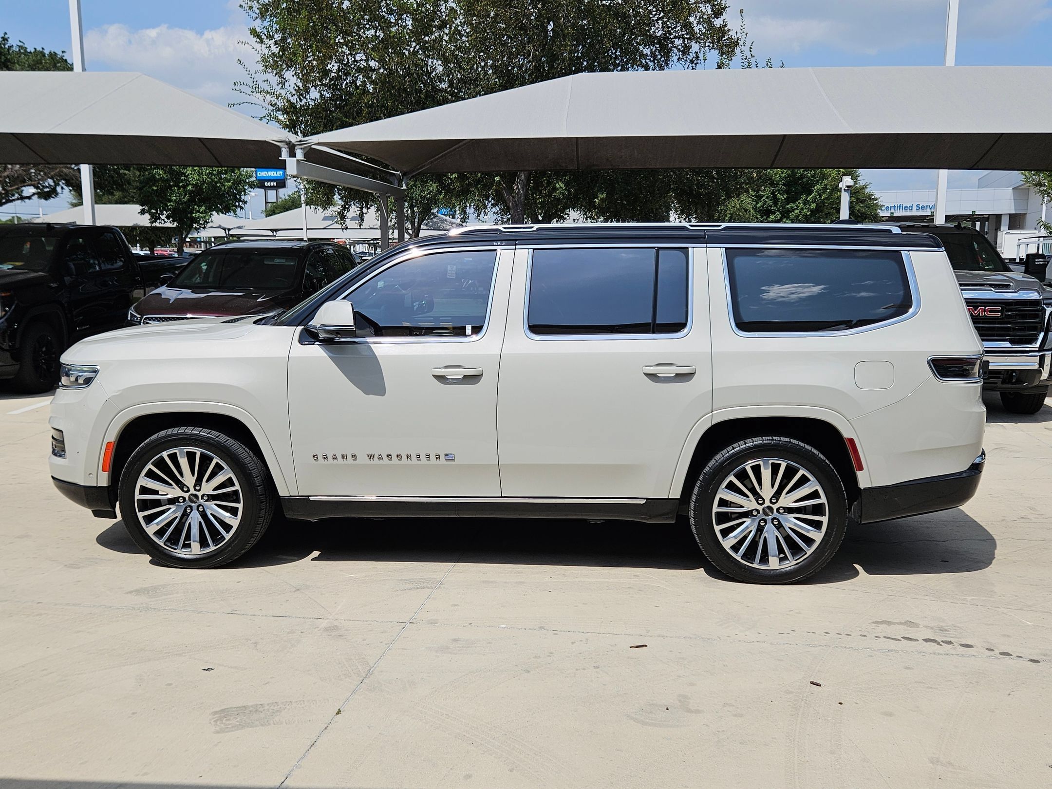 Used 2022 Jeep Grand Wagoneer Series III AWD/4WD image 6