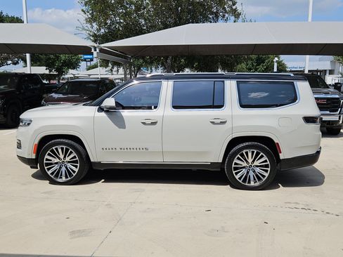 Used 2022 Jeep Grand Wagoneer Series III AWD/4WD image 6