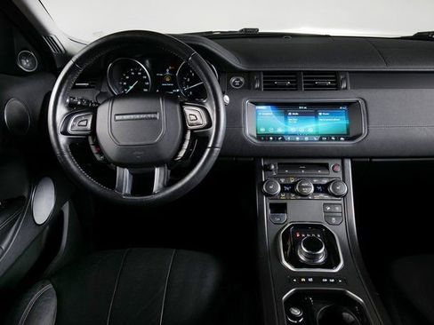 Used 2019 Land Rover Range Rover Evoque SE Premium image 11