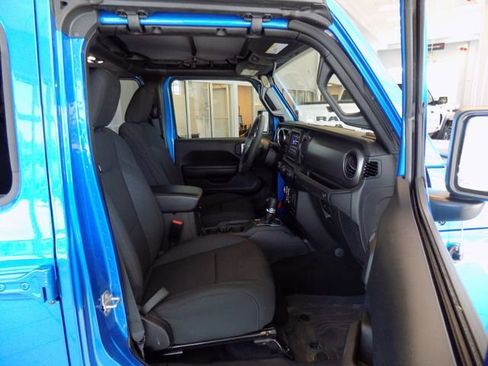 Used 2023 Jeep Gladiator Willys image 24