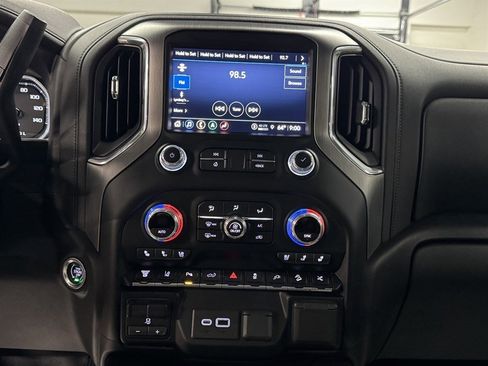 Used 2022 GMC Sierra 2500 Denali w/ Denali Ultimate Package AWD/4WD image 35