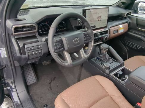 Certified 2025 Toyota 4Runner Limited AWD/4WD image 9