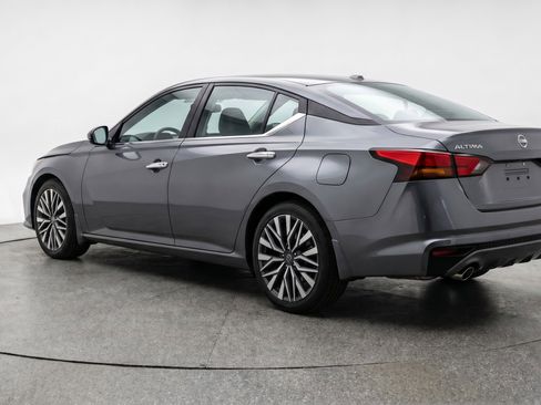 Used 2025 Nissan Altima 2.5 SV FWD image 6