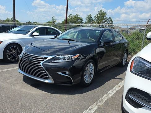 Used 2017 Lexus ES 350 w/ Accessory Package 2 FWD image 3