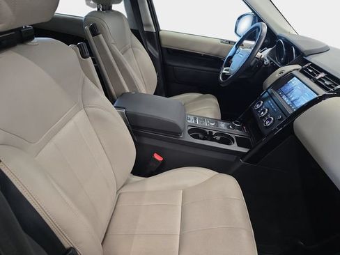 Used 2018 Land Rover Discovery SE AWD/4WD image 12