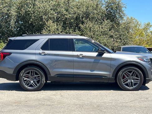 Certified 2025 Ford Explorer ST AWD/4WD image 3