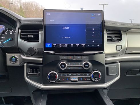 Used 2024 Ford Expedition Max XLT image 25