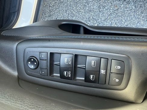 Used 2018 Jeep Grand Cherokee Laredo image 31