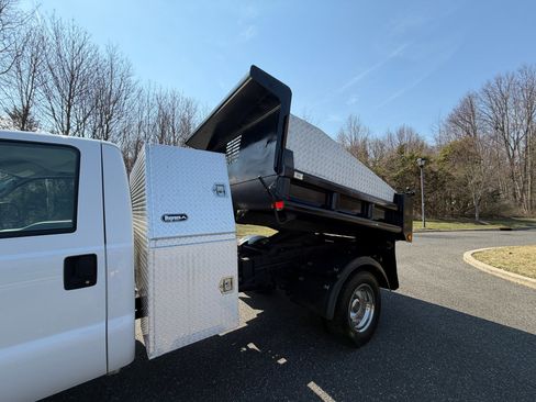Used 2006 Ford F550 2WD Regular Cab Super Duty image 18