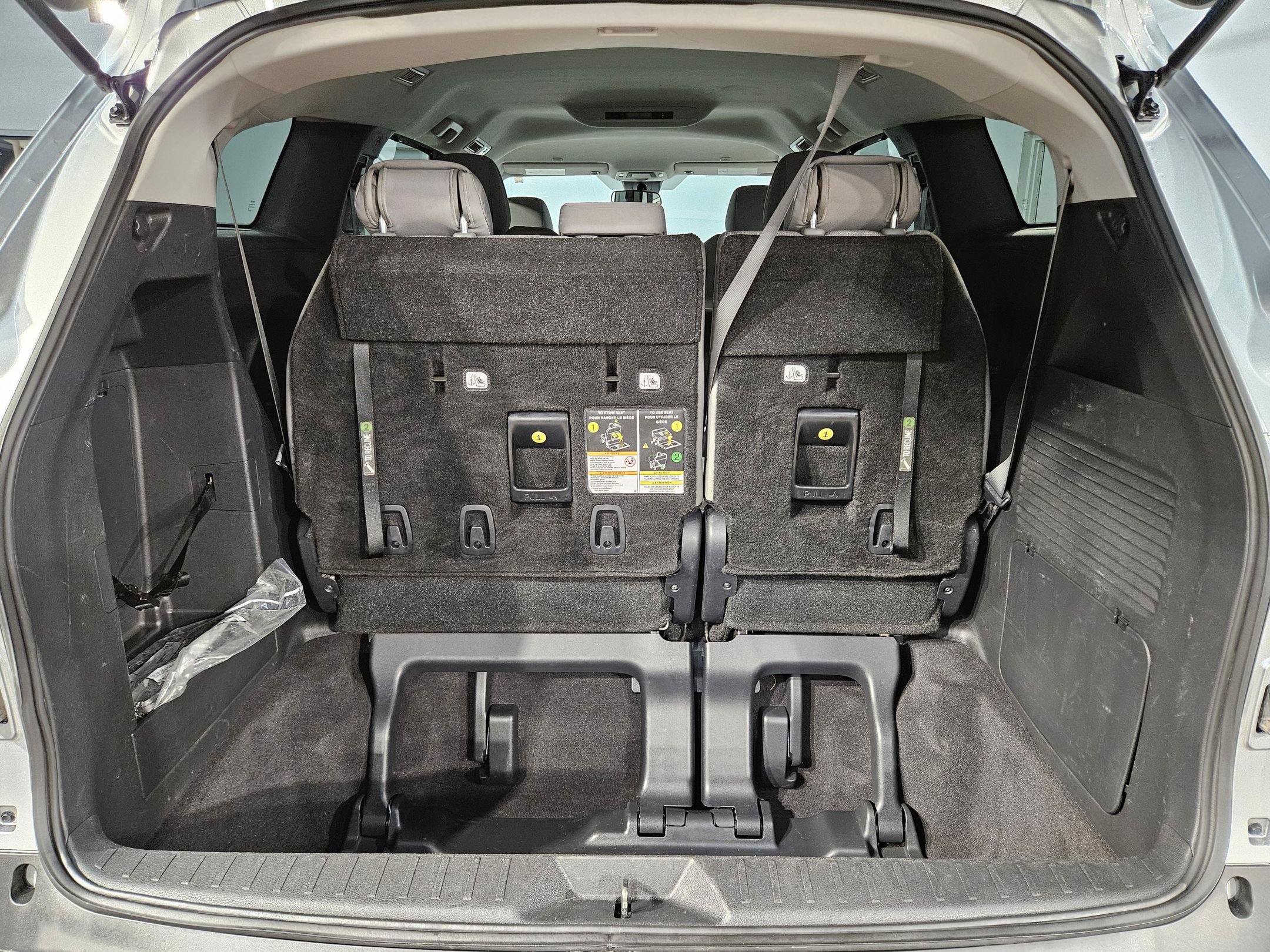 Used 2025 Toyota Sienna LE FWD image 18