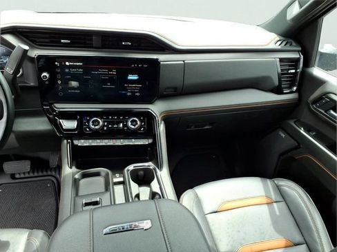 Used 2025 GMC Sierra 2500 AT4 AWD/4WD image 15