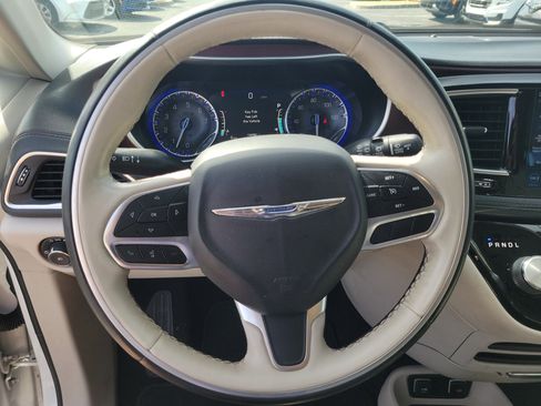 Used 2020 Chrysler Pacifica Limited FWD image 29
