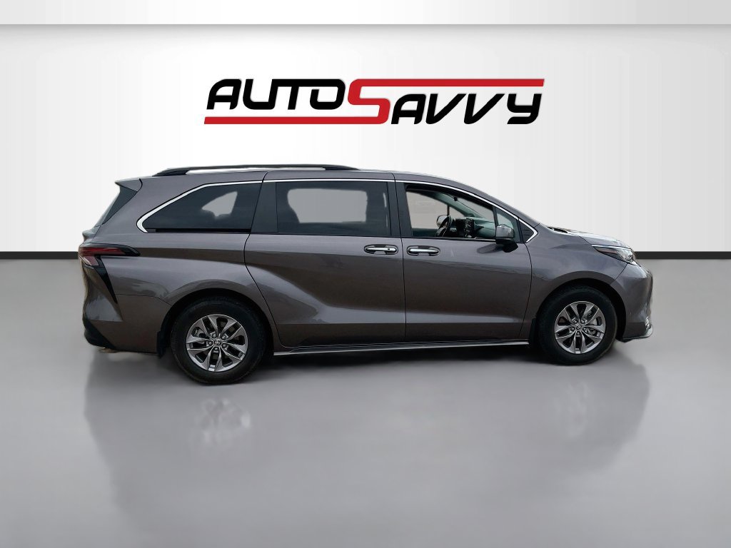 Used 2025 Toyota Sienna XLE w/ XLE Plus Package AWD/4WD image 8