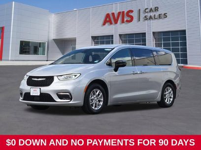 Used 2026 Chrysler Pacifica Select