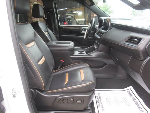 Used 2024 GMC Yukon XL AT4 w/ Technology Package AWD/4WD image 8