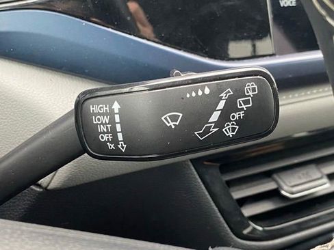 Used 2024 Volkswagen Taos SE image 34