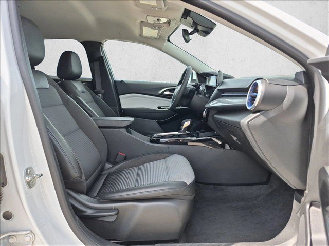 Used 2025 Chevrolet Trax LT FWD image 18