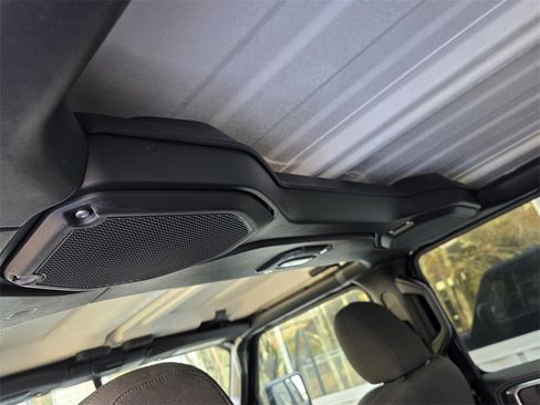 Used 2021 Jeep Gladiator Sport image 11