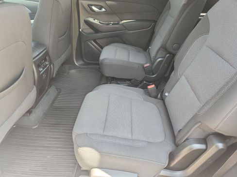 Used 2023 Chevrolet Traverse LT FWD image 23