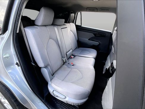 Used 2023 Toyota Highlander L FWD image 19