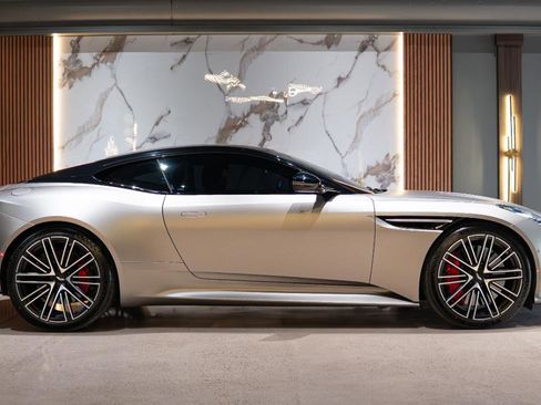 Used 2024 Aston Martin DB12 Coupe RWD image 7