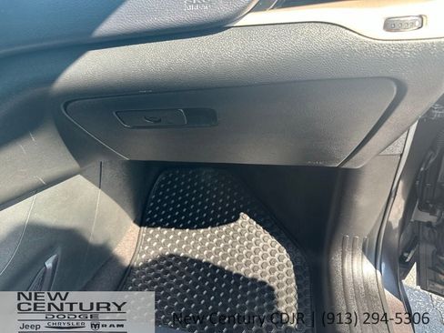 Used 2015 Jeep Cherokee Latitude w/ Cold Weather Group AWD/4WD image 13