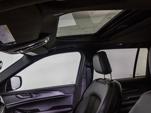 New 2025 Jeep Grand Cherokee Altitude image 24