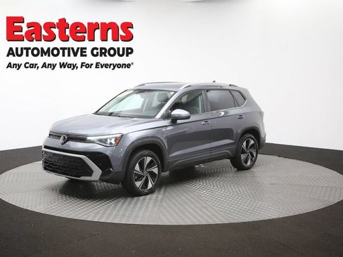 Used 2025 Volkswagen Taos SE AWD/4WD image 54