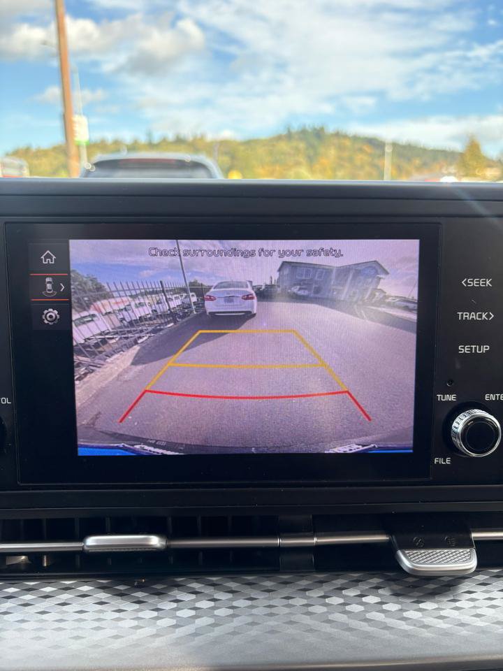 Used 2023 Kia Carnival LX FWD image 36
