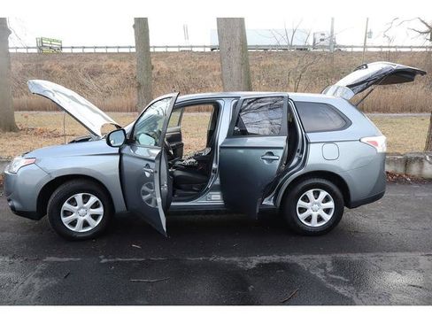 Used 2014 Mitsubishi Outlander ES image 16