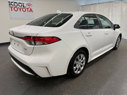 Used 2020 Toyota Corolla LE image 2
