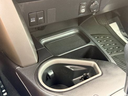 Used 2017 Toyota RAV4 LE w/ Carpet Mat Package FWD image 35
